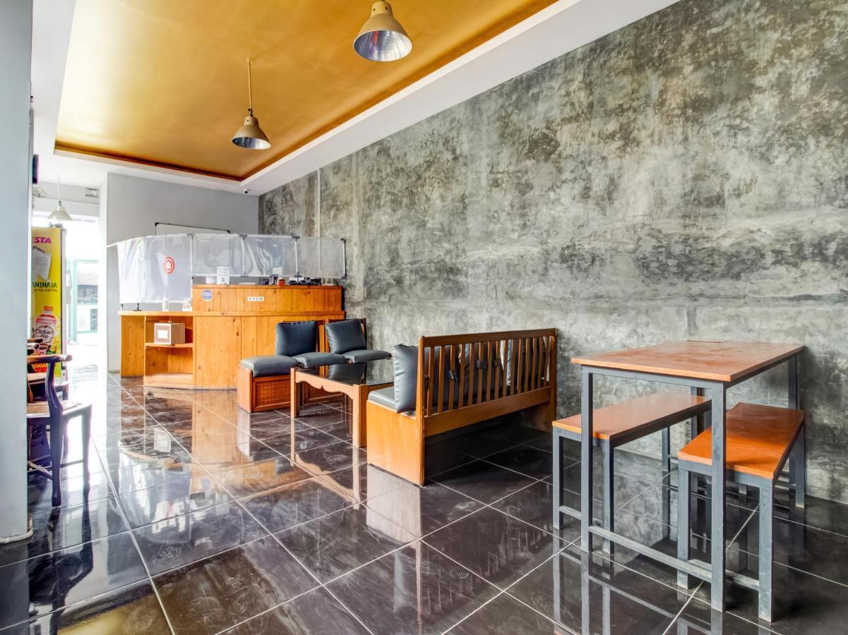 Oyo 3750 Elder Guest House Бандунг Екстериор снимка