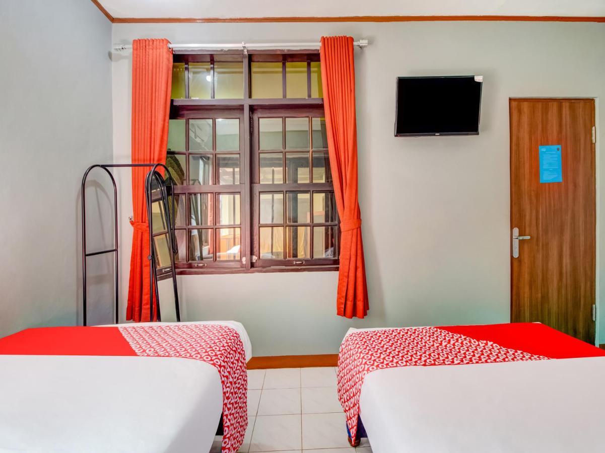 Oyo 3750 Elder Guest House Бандунг Екстериор снимка