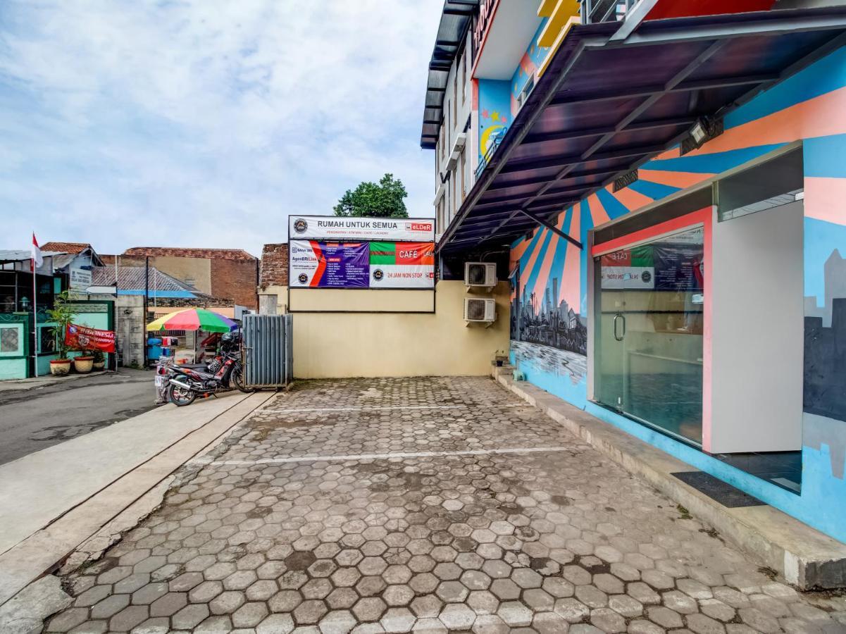 Oyo 3750 Elder Guest House Бандунг Екстериор снимка